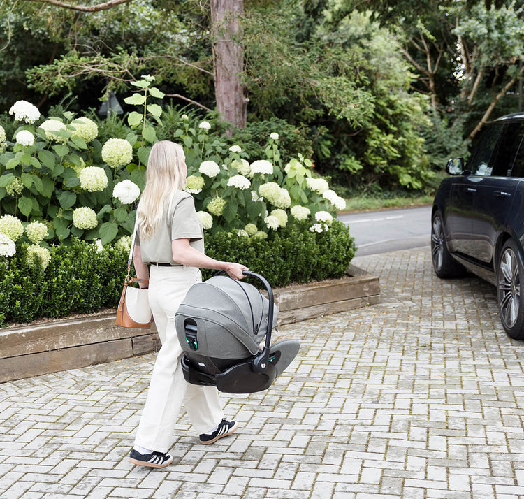 Joie Signature i-Level Pro Infant Carrier Car Seat - Ebony (Birth to approx. 15 months) 40-87 cm