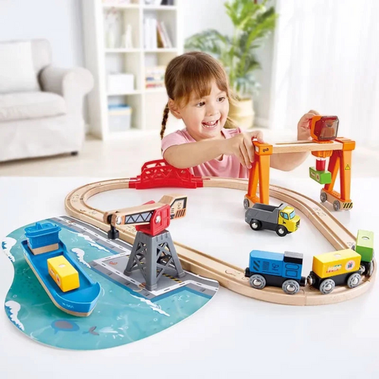 Hape Lift & Load Harbour Set (3Y+)