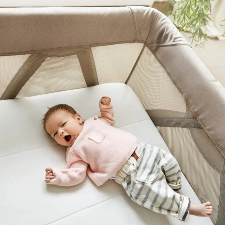 Nuna SENA Aire Portable Cot (Newborn to 15kg)