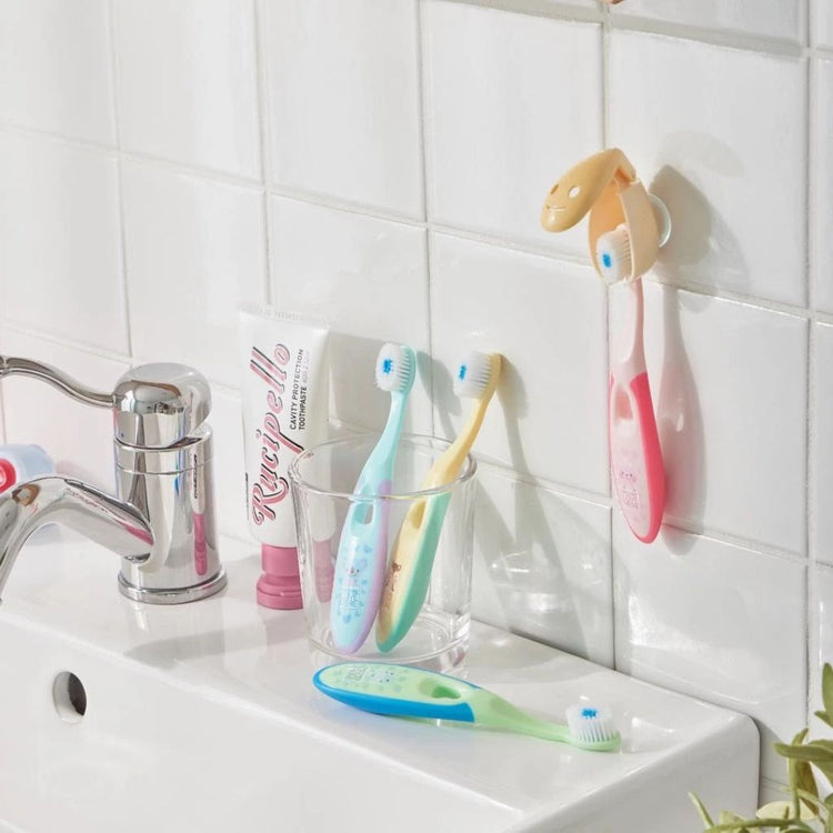 NATURE LOVE MERE Easy Grip Toothbrush 1pc (Random Design)