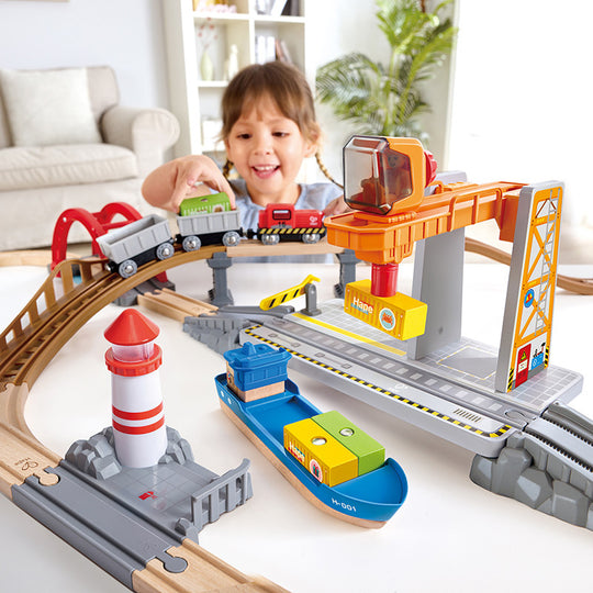 Hape 3790 Sea & Rail Cargo Transport Set (3y+)