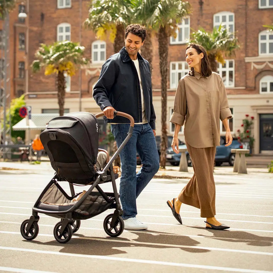 [PRE-ORDER] Nuna SWIV 𝟯𝟲𝟬 𝗗𝗲𝗴𝗿𝗲𝗲 Swivel Stroller, 𝗖𝗮𝗿𝗯𝗼𝗻 𝗙𝗶𝗯𝗲𝗿 Frame