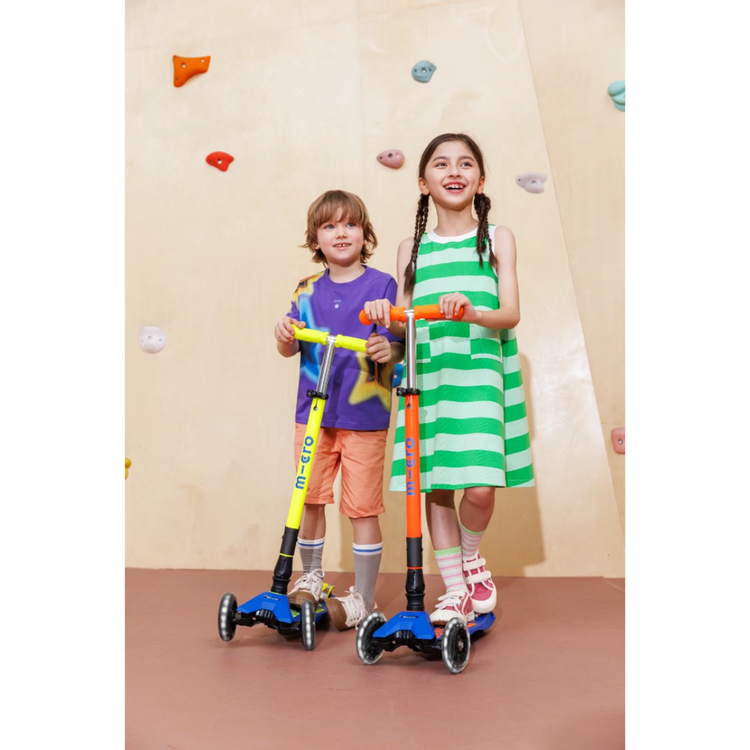 Micro 227 Maxi Deluxe Foldable Neon LED - Blaze Orange For Kids Age 5-12 Years