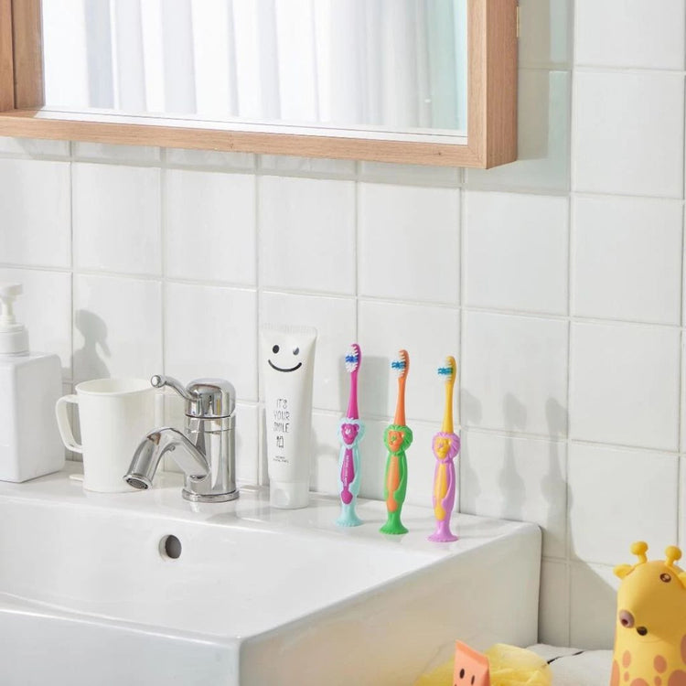 NATURE LOVE MERE Easy Grip Toothbrush 1pc (Random Design)