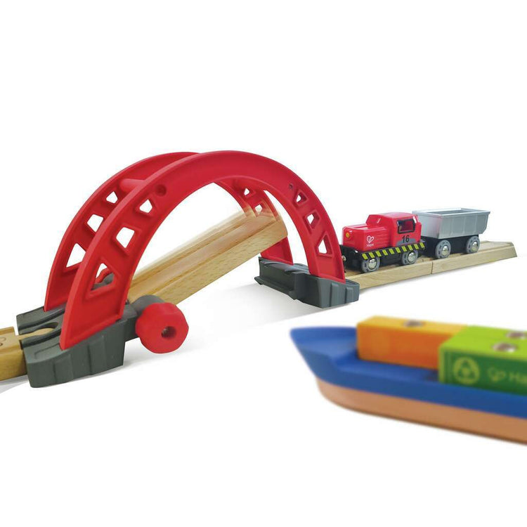 Hape 3790 Sea & Rail Cargo Transport Set (3y+)