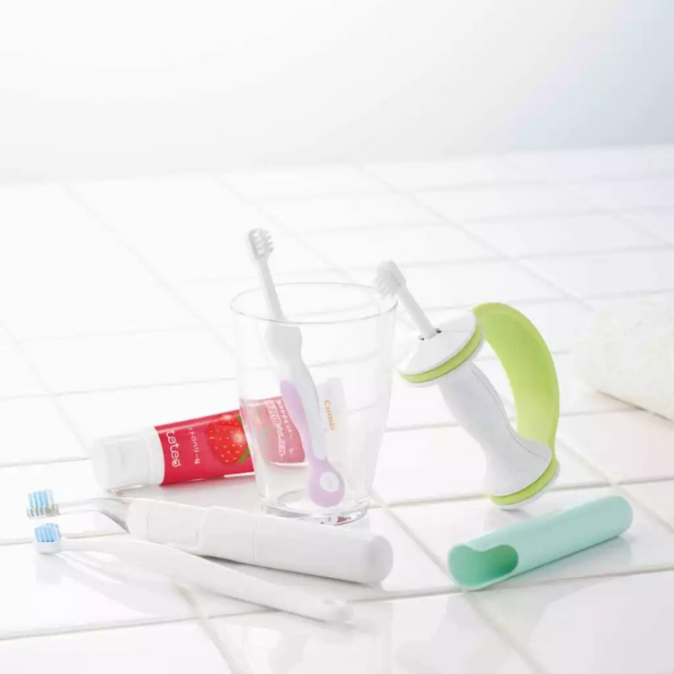 Combi Baby Teteo Baby Toothbrush Step 2 (9m+)