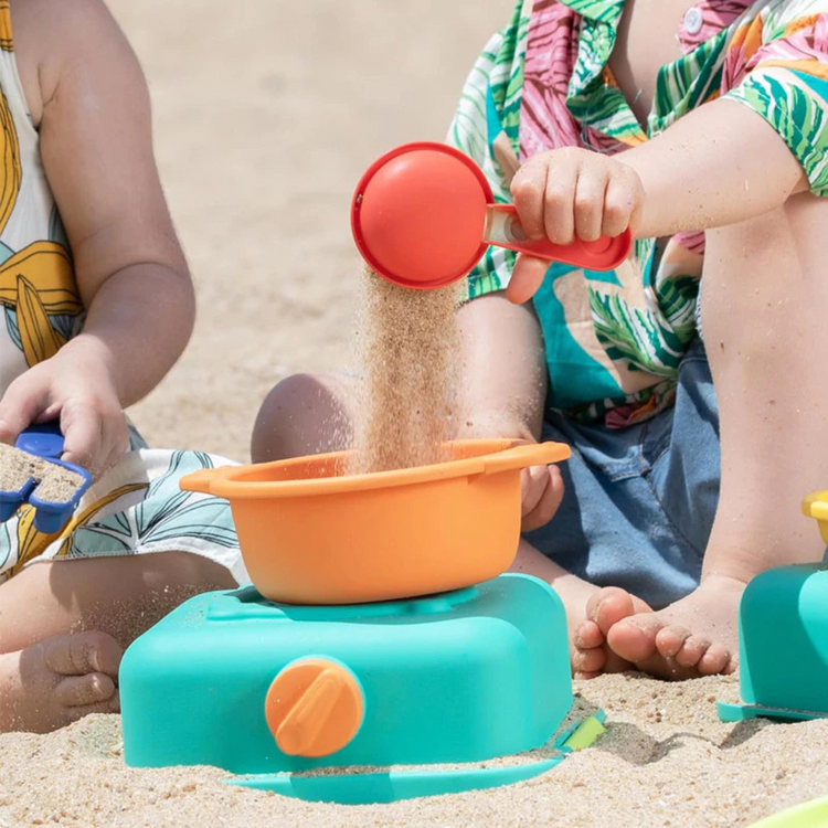 Hape 4106 Sandy Chef Beach Cooking Set Suitable For Age 18+ Months