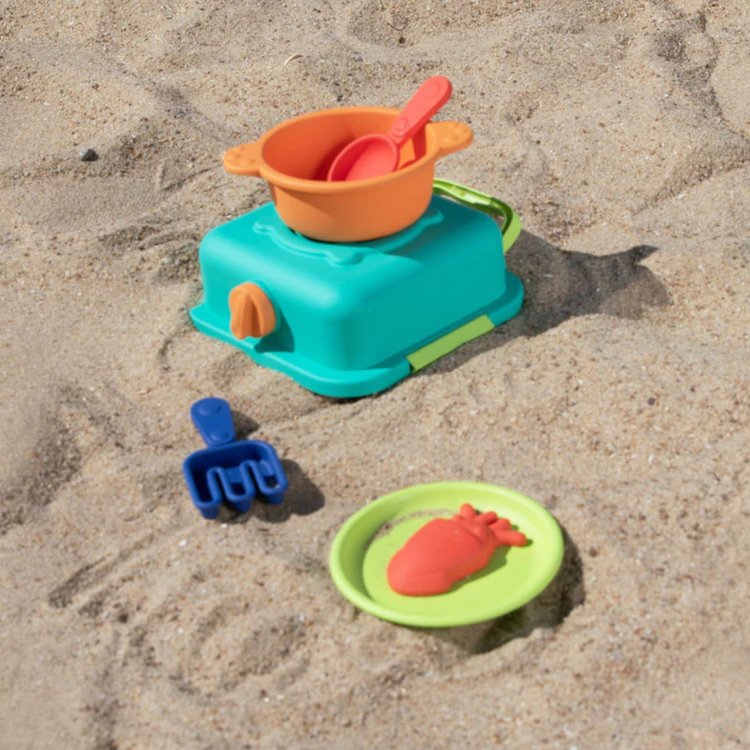 Hape 4106 Sandy Chef Beach Cooking Set Suitable For Age 18+ Months